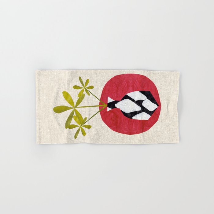 Red Moon Diamond Vase Bath Towel Gallery Image 1