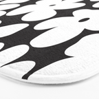 Black & White Flower - 70's White Daisies Bath Mat Gallery Image 3
