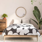 Black & White Flower - 70's White Daisies Comforter Gallery Image 3