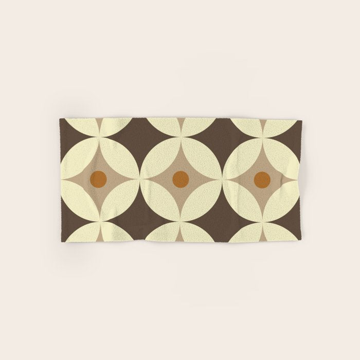 Retro Geometric Circle Pattern Bath Towel Gallery Image 1