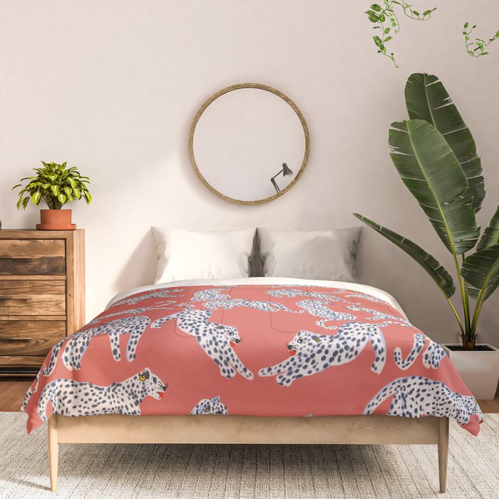 Fashionable white leopards  Comforter Gallery Image 3