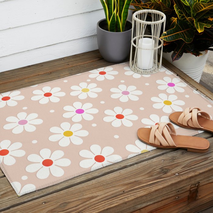 Seventies Daisies Pattern Outdoor Rug Gallery Image 2