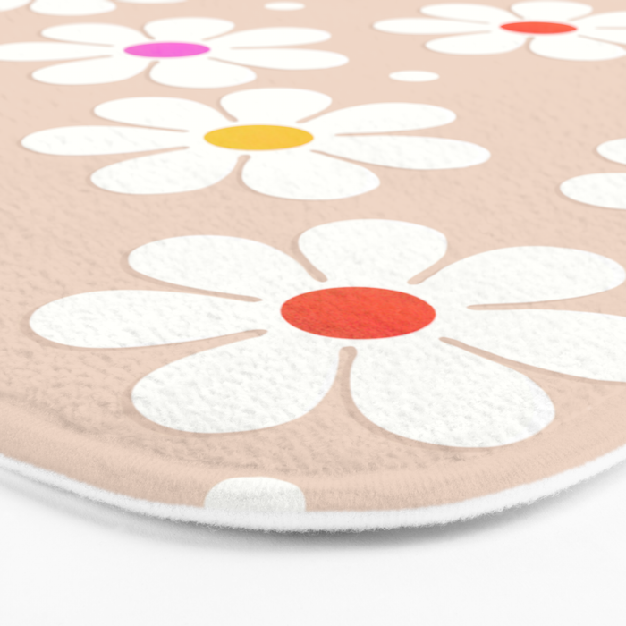 Seventies Daisies Pattern Bath Mat Gallery Image 3