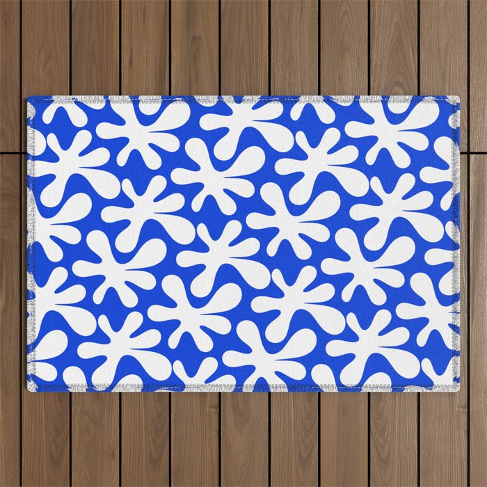 Bold Blue and White Funky Amoeba Dance Pattern Outdoor Rug Gallery Image 1