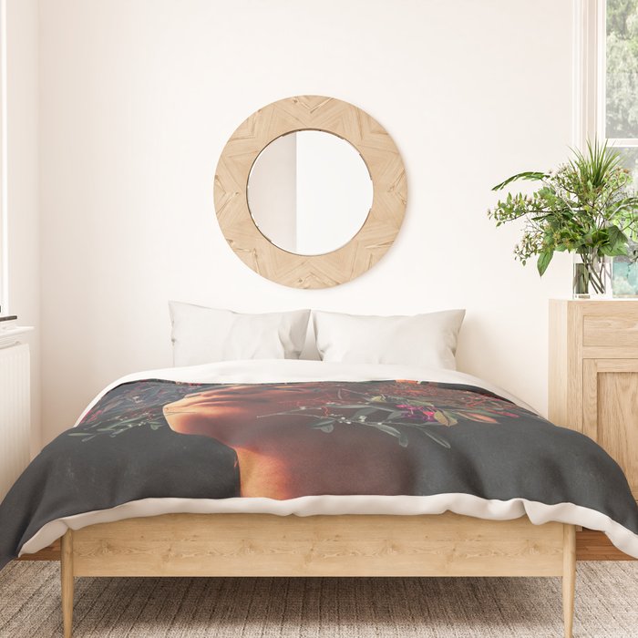 Kissing Rosa Duvet Cover Gallery Image 3
