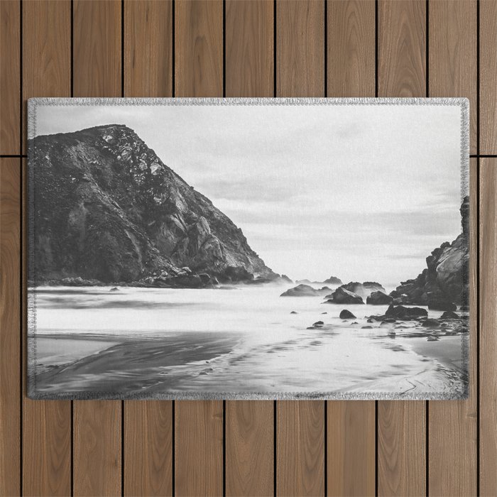 Big Sur Black and White Outdoor Rug Gallery Image 1