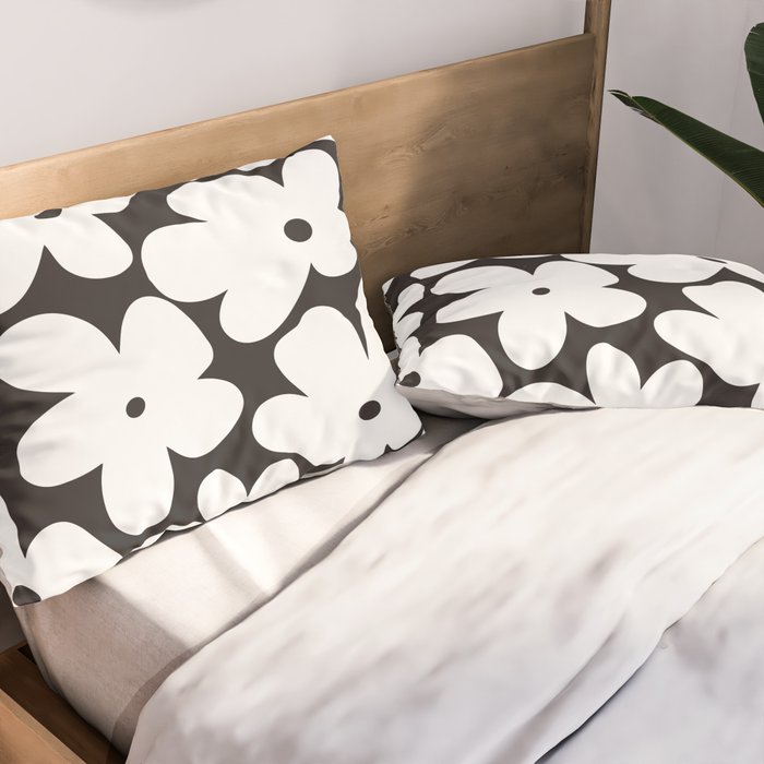 Black & White Flower - 70's White Daisies Pillow Sham Gallery Image 2