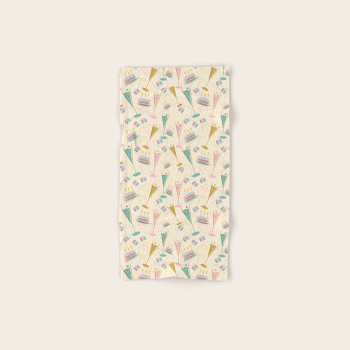 Cin Cin - Happy Party Bath Towel Gallery Image 1