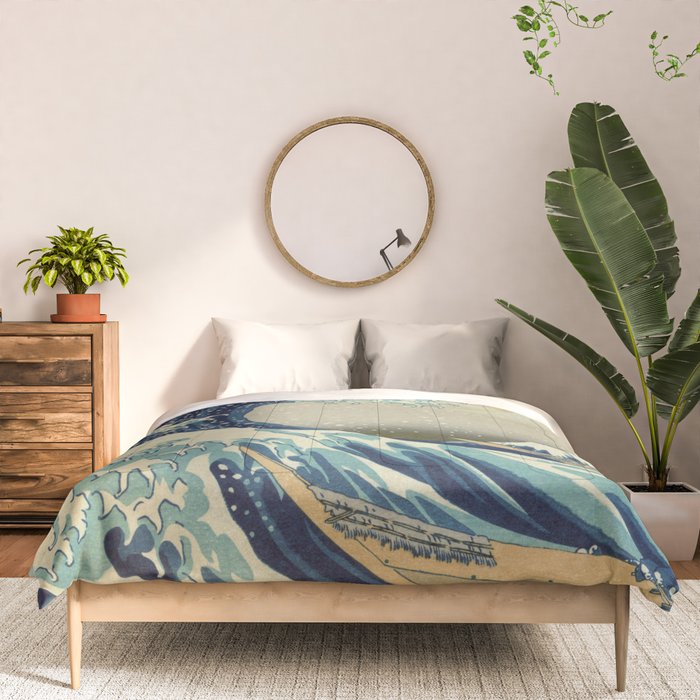 The Classic Japanese Great Wave off Kanagawa Print by Hokusai Comforter Gallery Image 3