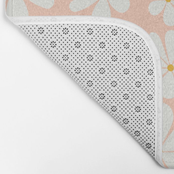 Retro Daisy Pattern - Peach Pink Bath Mat Gallery Image 2