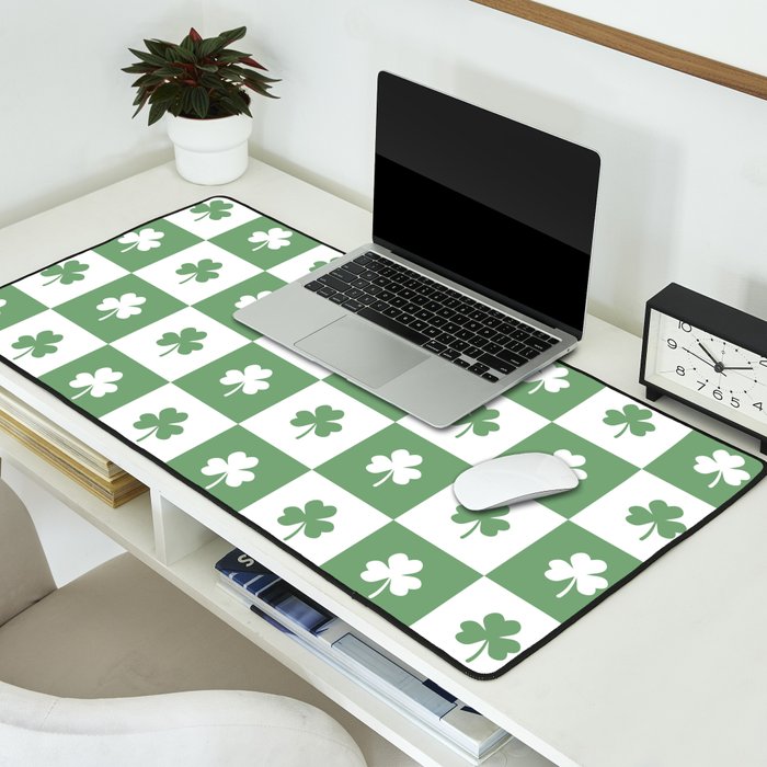 Shamrock Checkered Pattern Desk Mat Gallery Image 2