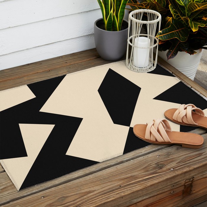 Minimalist 106 Outdoor Rug Gallery Image 2