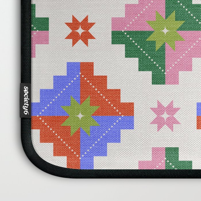 Festive Quilted Starburst Pattern - Vibrant Holiday Design Laptop Sleeve Gallery Image 3