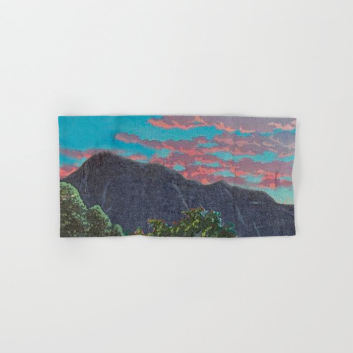 Morning at Keniku Bath Towel Gallery Image 1