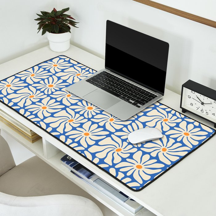 Vintage daisy flower art pattern Desk Mat Gallery Image 2