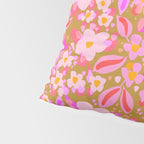 Retro vintage pink daisies pattern  Pillow Sham Gallery Image 4