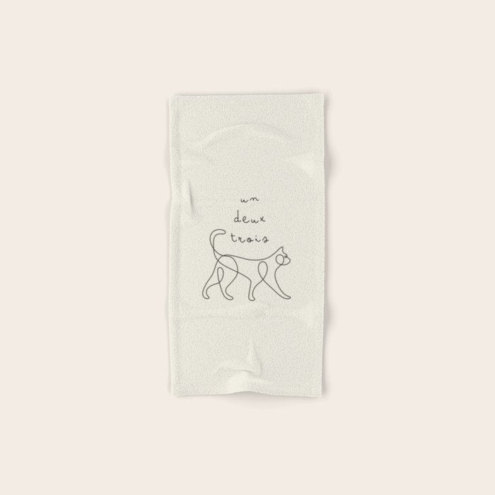 Un Deux Trois Cat / Minimalist Line Drawing Bath Towel Gallery Image 1