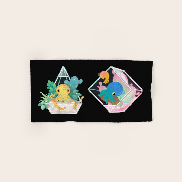 Ocean terrarium - Blue ringed octopus Bath Towel Gallery Image 1