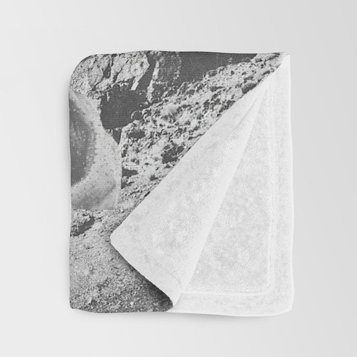SRNT 01 Throw Blanket Gallery Image 3