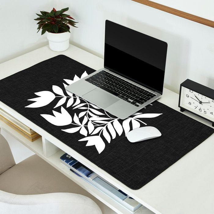 Triple Lip Vining Tulip ii Desk Mat Gallery Image 2