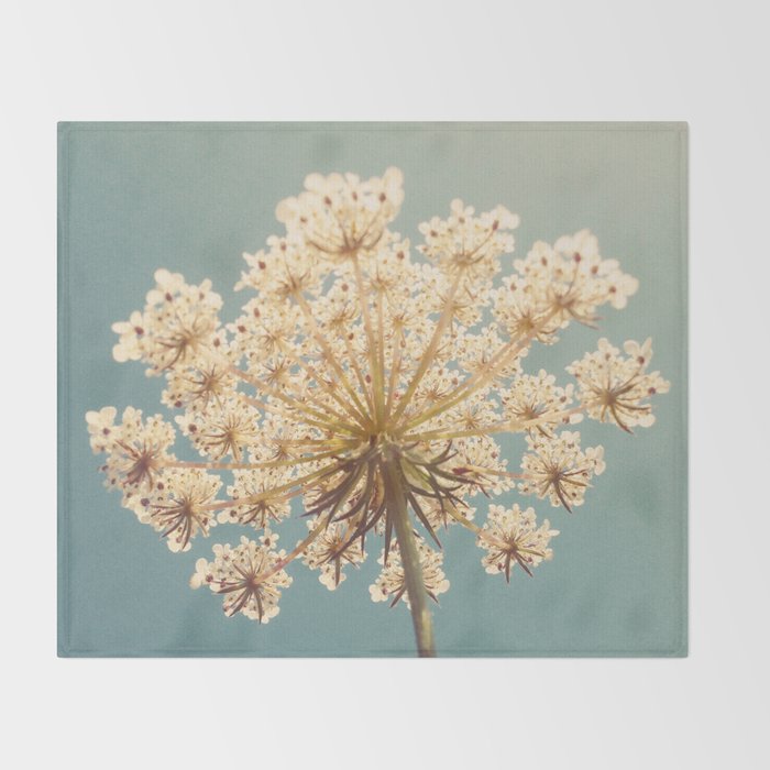 Queen Anne's Lace Throw Blanket Gallery Image 2