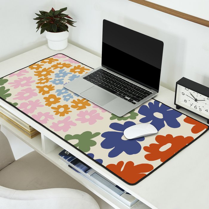 Mini Reto Daisy  Desk Mat Gallery Image 2