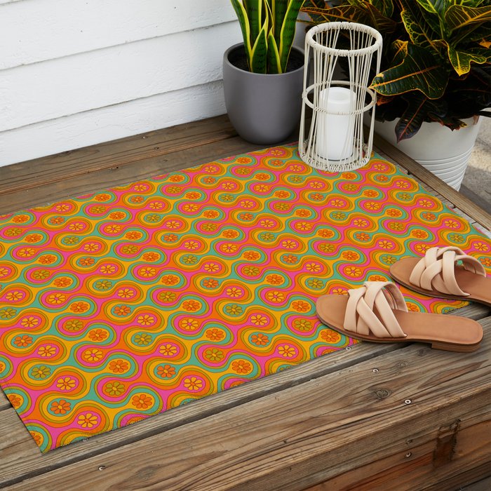 Groovy 60s Midcentury Modern Flower Pattern Outdoor Rug Gallery Image 2