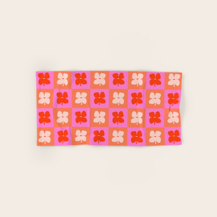 Retro Tropical Checkered Floral Pattern Bath Towel Gallery Image 1