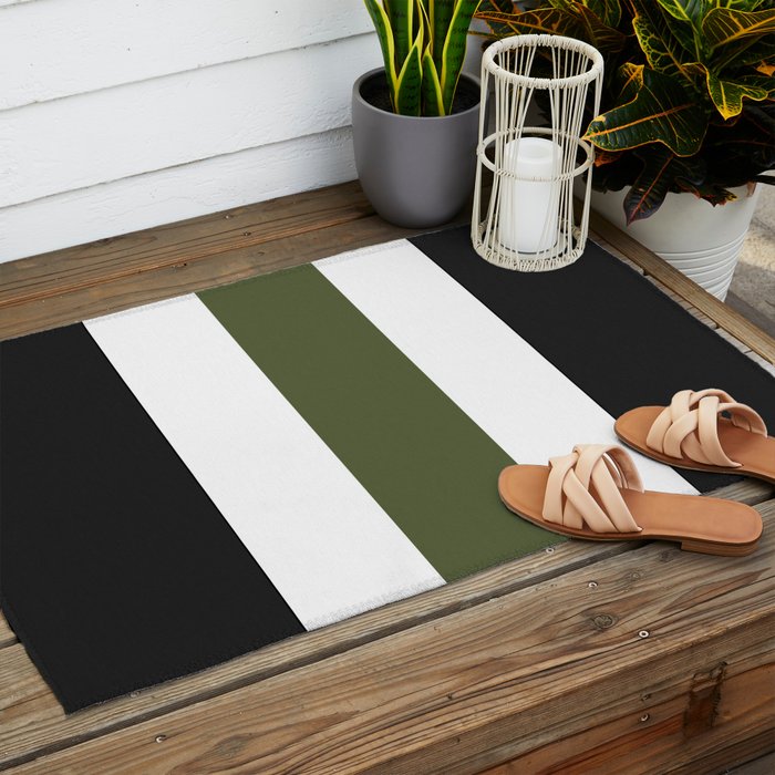 Accent (Black & Moss Green) Outdoor Rug Gallery Image 2