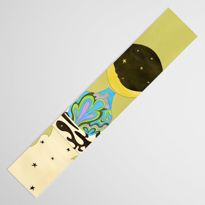 Moon Vase Table Runner Gallery Image 3