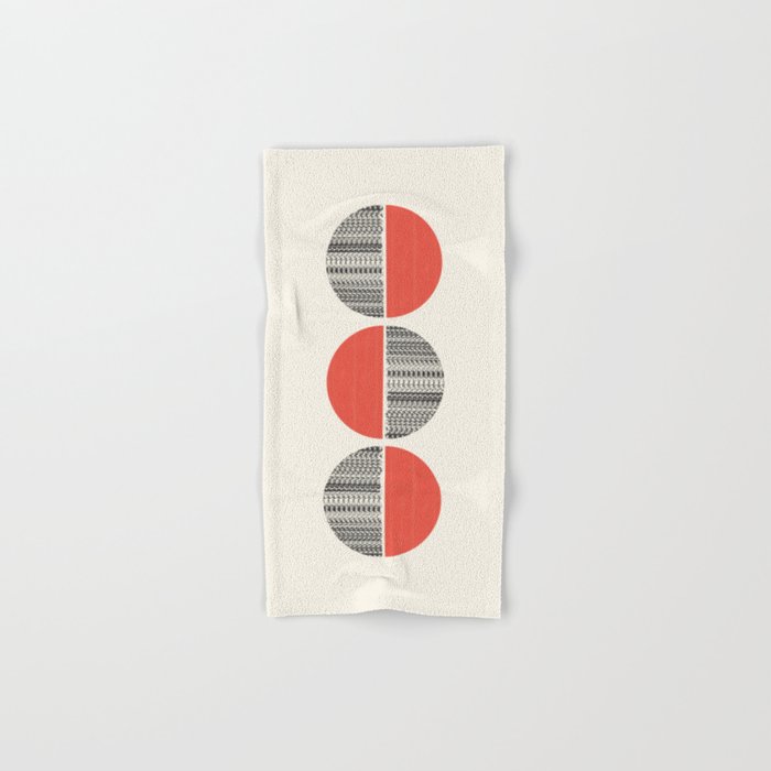 Minimalist circles Bath Towel Gallery Image 1