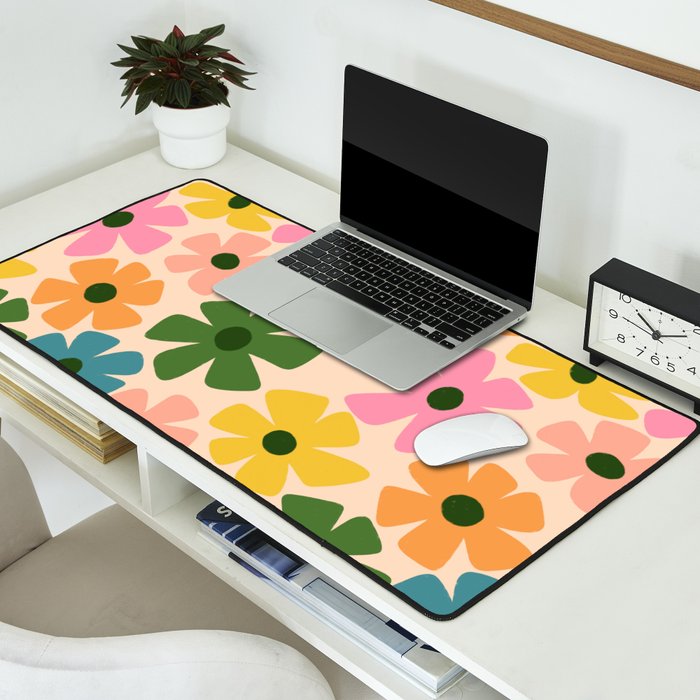 Retro Flower - Big Daisy Cream background Desk Mat Gallery Image 2