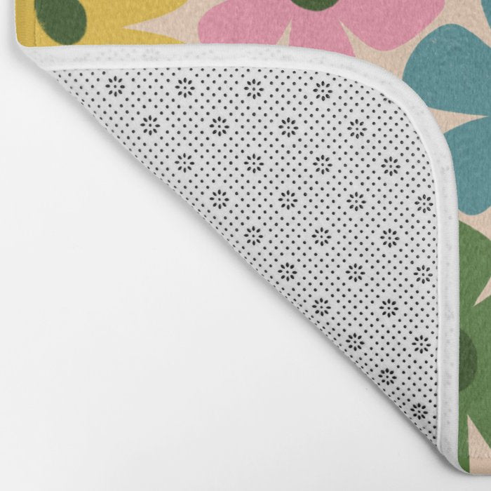 Retro Flower - Big Daisy Cream background Bath Mat Gallery Image 2