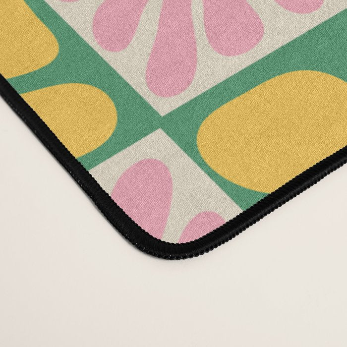 Retro checkered flower art pattern Desk Mat Gallery Image 4