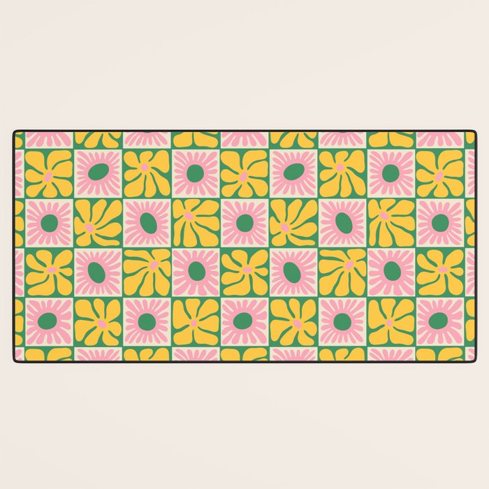 Retro checkered flower art pattern Desk Mat Gallery Image 3