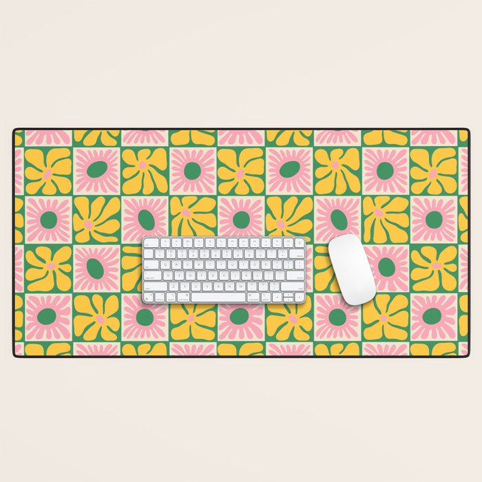 Retro checkered flower art pattern Desk Mat Gallery Image 1