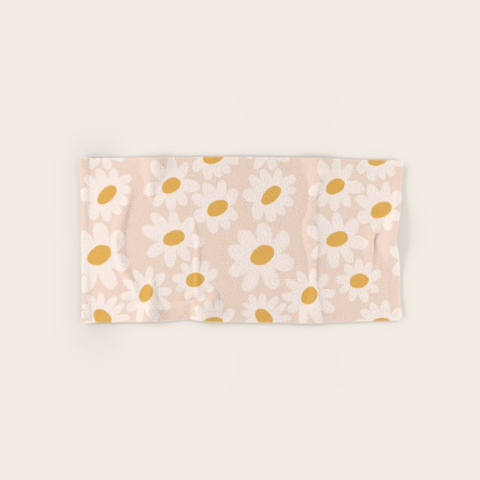 Soft daisies Bath Towel Gallery Image 1