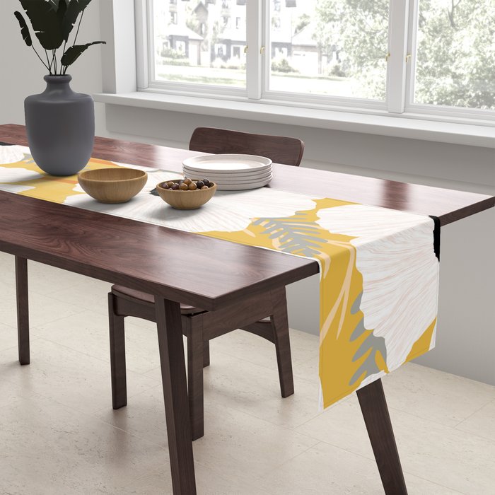 White Daisies Table Runner Gallery Image 2