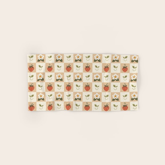 Cottage Strawberries Bath Towel Gallery Image 1