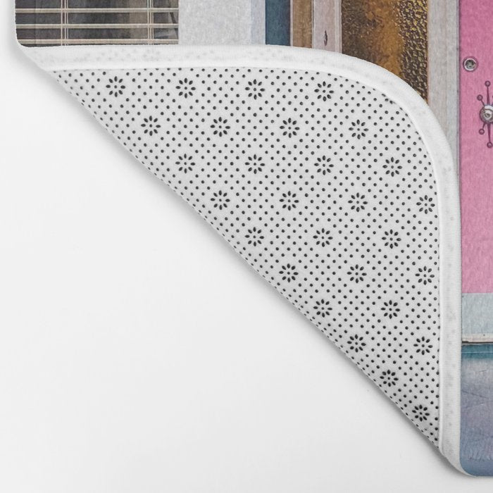 Cute Pink Door with Yard Flamingos in Palm Springs Bath Mat Gallery Image 2