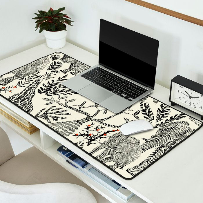 Wildlife Safari black ´n white Desk Mat Gallery Image 2