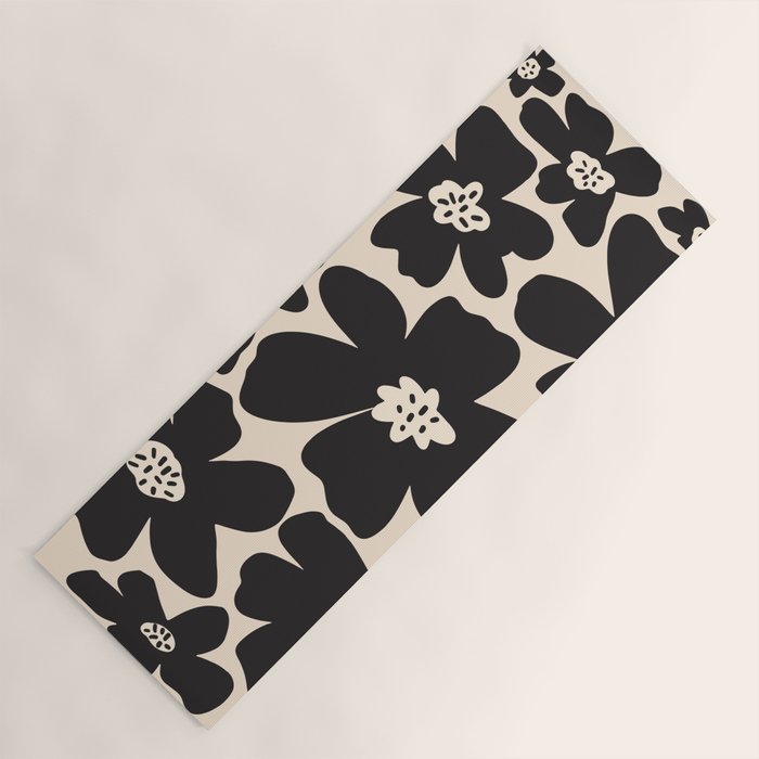 Black and White Retro Daisy Yoga Mat Gallery Image 1