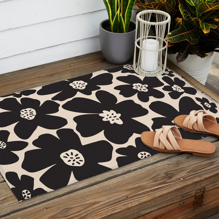Black and White Retro Daisy Outdoor Rug Gallery Image 2