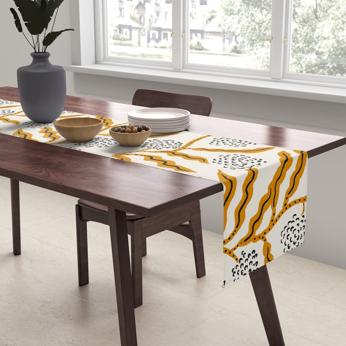 LA VILLE VINE Table Runner Gallery Image 2