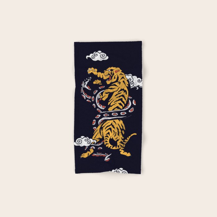 Tiger vs Snake Bath Towel Gallery Image 1