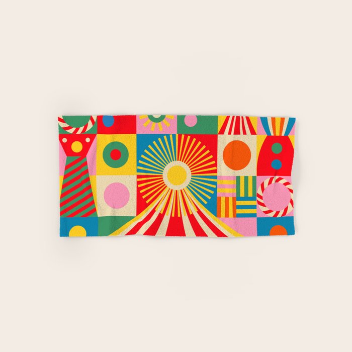 Happy Circus Bath Towel Gallery Image 1