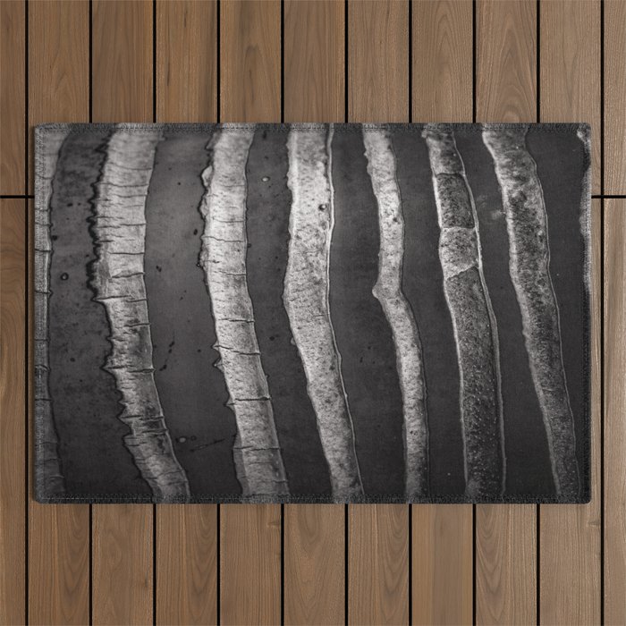 Layers - Contemporary Black and White Abstract Outdoor Rug Gallery Image 1