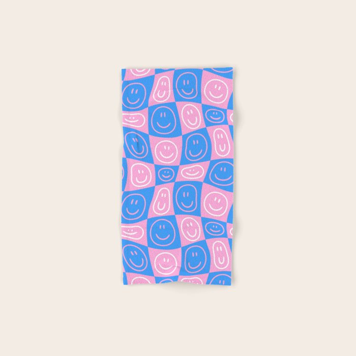 Retro happy face checkered pattern Bath Towel Gallery Image 1