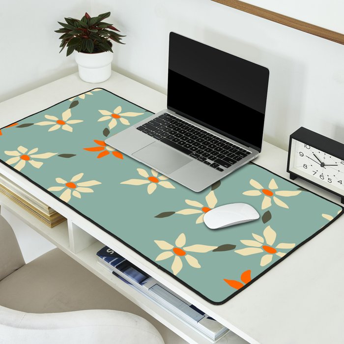 Daily pattern: Retro Flower No.11 Desk Mat Gallery Image 2