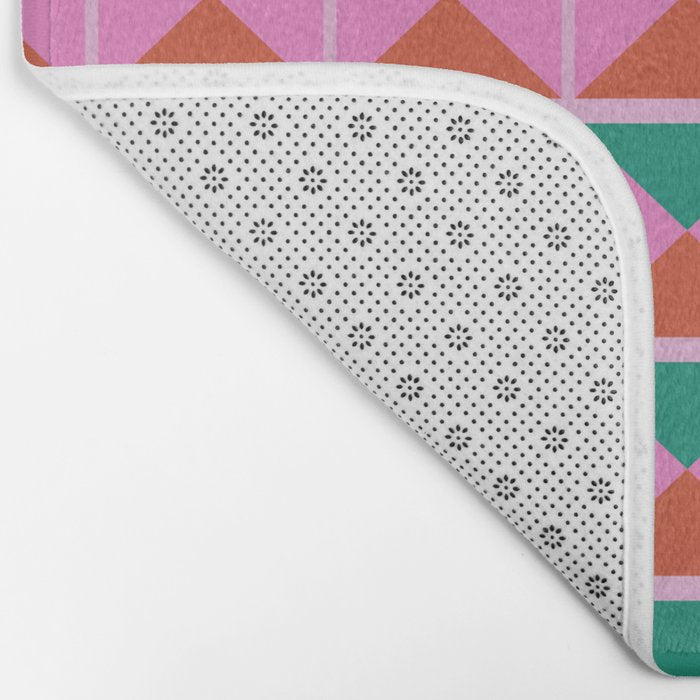 Retro Christmas Triangle Checkerboard Pattern Bath Mat Gallery Image 2